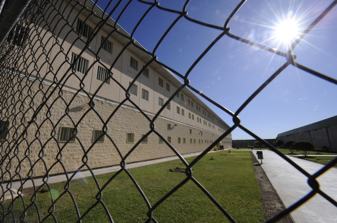 La quinta ola llega a las prisiones. La quinta ola llega a las prisiones.