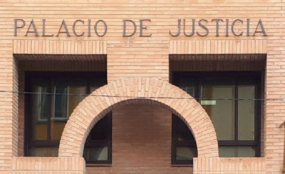 Fachada del edificio de los juzgados de Aranda Fachada del edificio de los juzgados de Aranda
