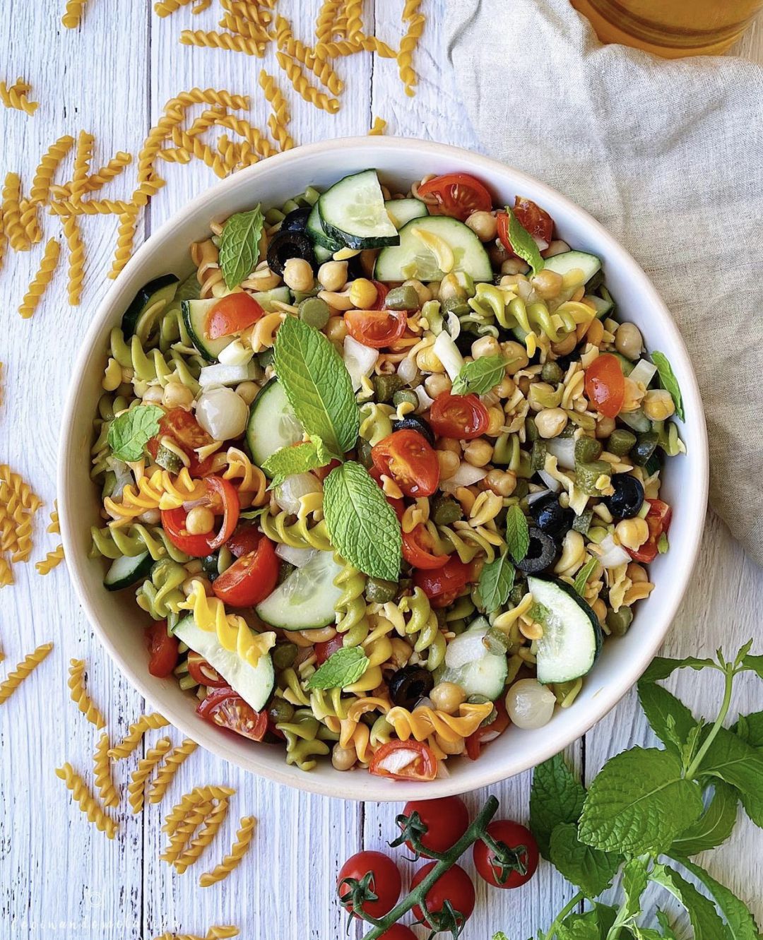 Los expertos en la gastronomía consideran que hay que ser racionales a la hora de hacer una ensalada para conseguir tanto un plato nutritivo, como equilibrado Los expertos en la gastronomía consideran que hay que ser racionales a la hora de hacer una ensalada para conseguir tanto un plato nutritivo, como equilibrado