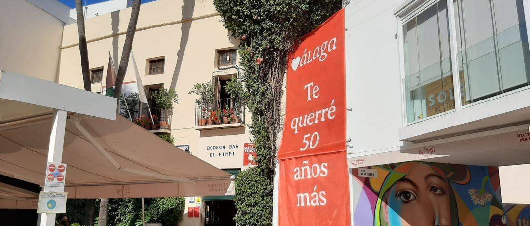Eslogan conmemorativo del 50 aniversario de Las Bodegas 'El Pimpi', en Málaga Eslogan conmemorativo del 50 aniversario de Las Bodegas 'El Pimpi', en Málaga