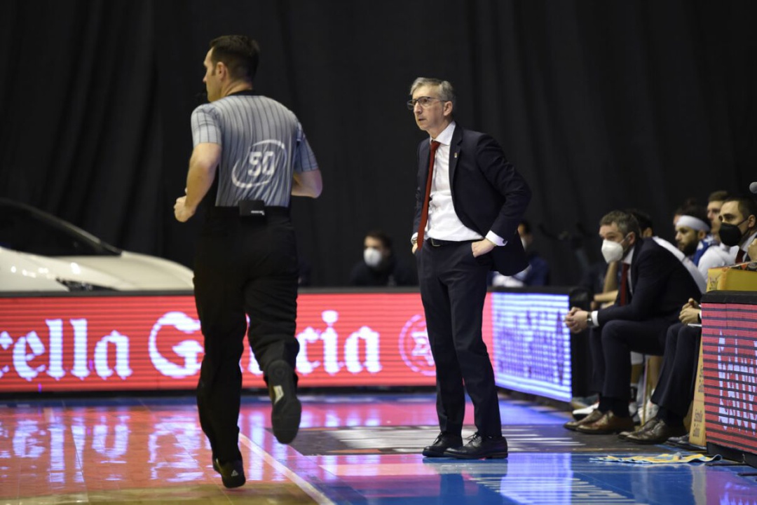 Moncho Fernández, durante el partido ante Unicaja de la pasada temporada en el Fontes do Sar Moncho Fernández, durante el partido ante Unicaja de la pasada temporada en el Fontes do Sar