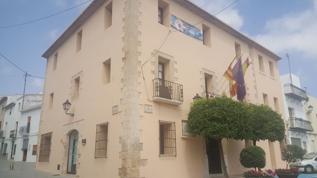 Fachada del edificio consistorial de Benissa. Fachada del edificio consistorial de Benissa.