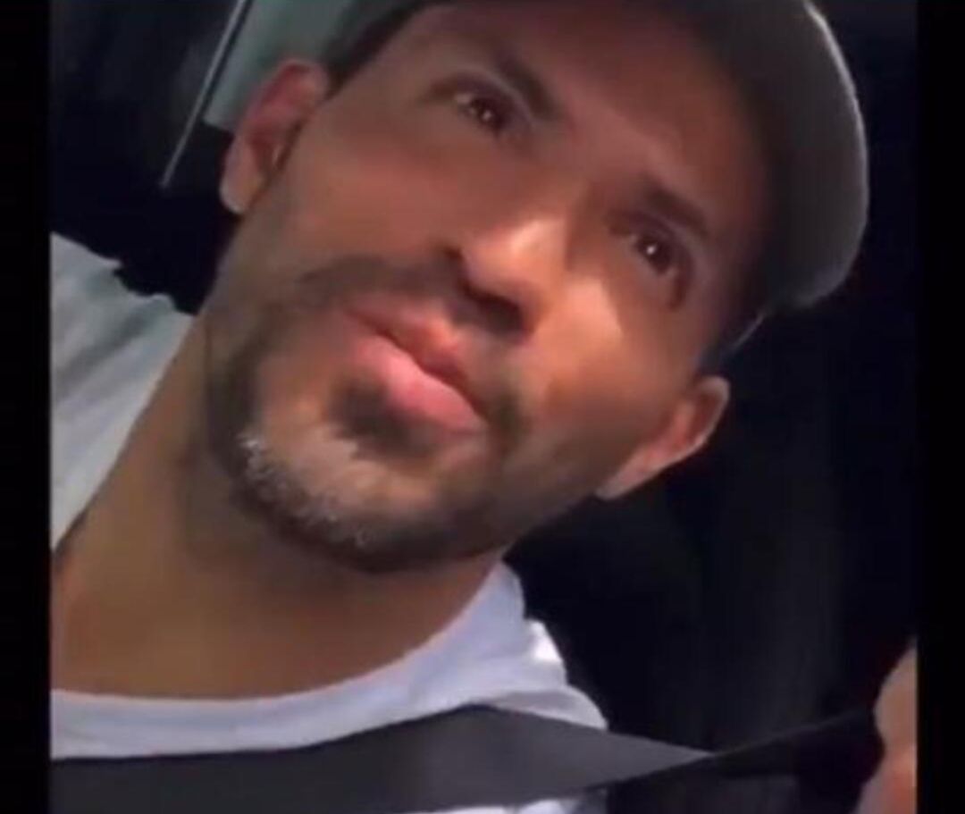 El Kun Aguero confirmó a un fan que se quedará en el Barça El Kun Aguero confirmó a un fan que se quedará en el Barça