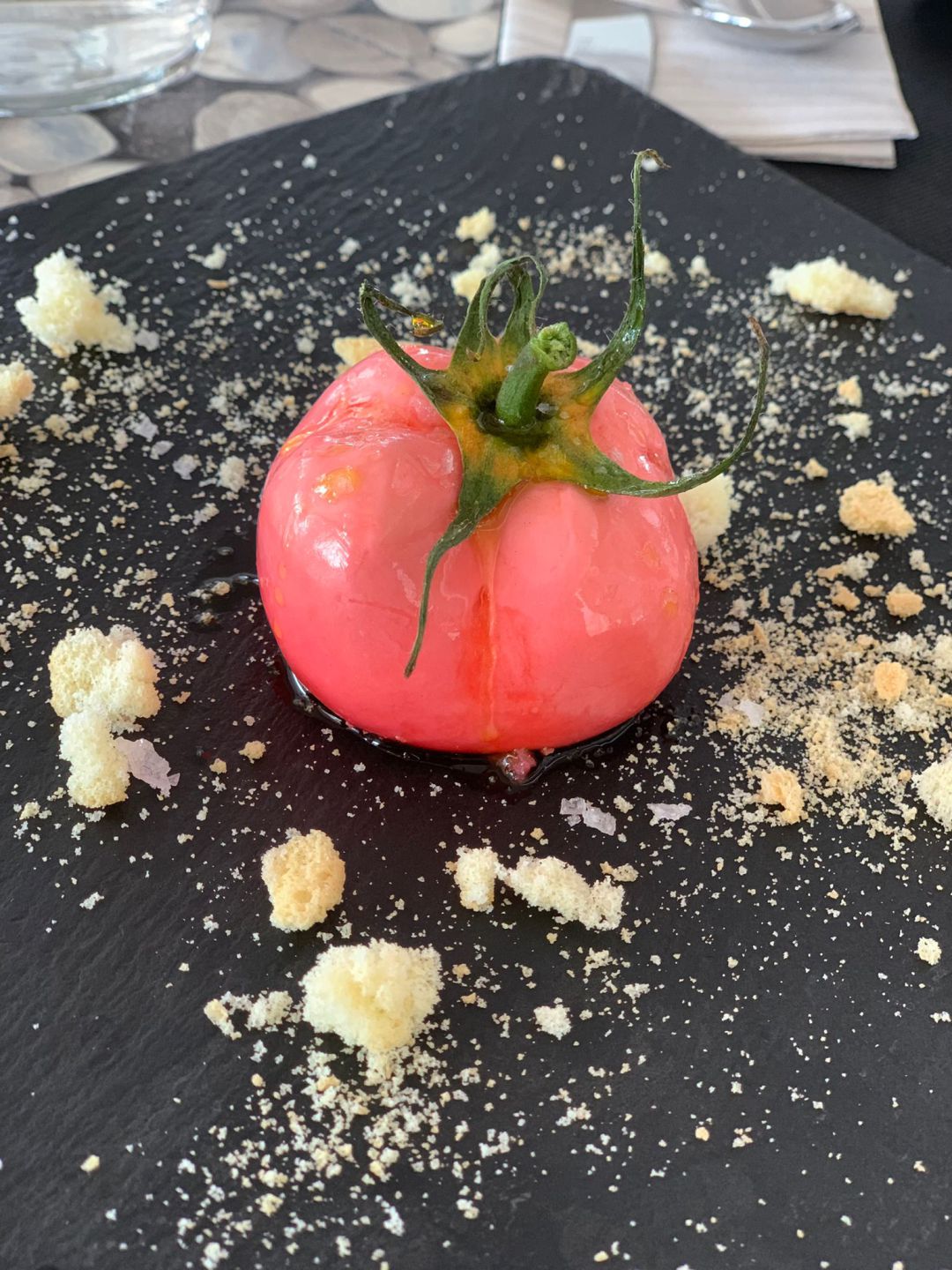 Tiene aspecto de tomate, pero es un postre dulce Tiene aspecto de tomate, pero es un postre dulce