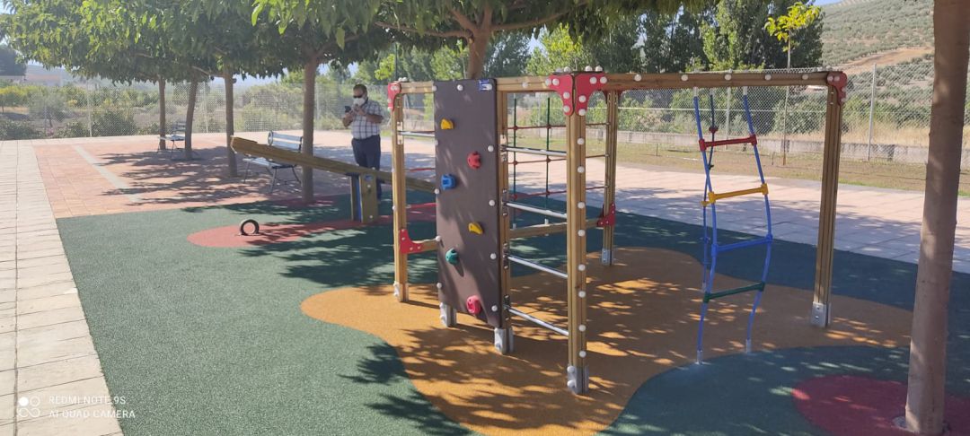 Parque infantil en la nueva zona verde de Santo Tomé Parque infantil en la nueva zona verde de Santo Tomé