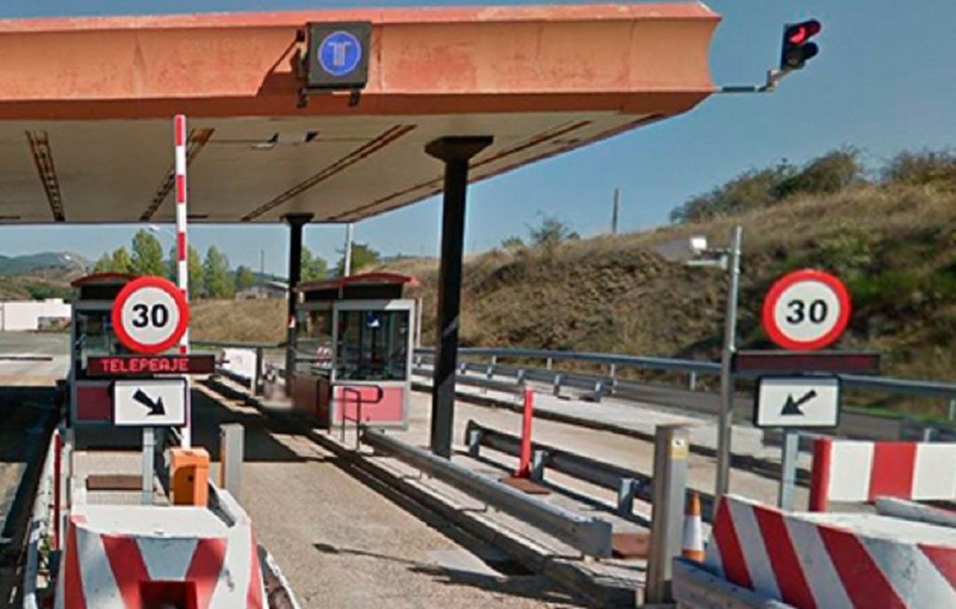 Imagen de un puesto de peaje en la autopista del Huerna Imagen de un puesto de peaje en la autopista del Huerna