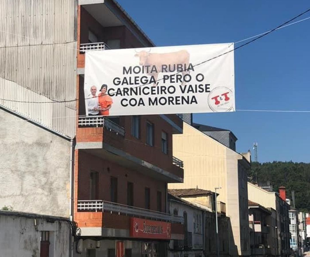 Pancarta viral dunha voda en Vila de Cruces Pancarta viral dunha voda en Vila de Cruces