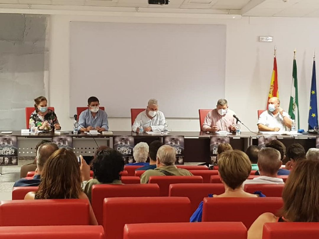 Momento de la presentación del libro 'Los niños de las caras' Momento de la presentación del libro 'Los niños de las caras'