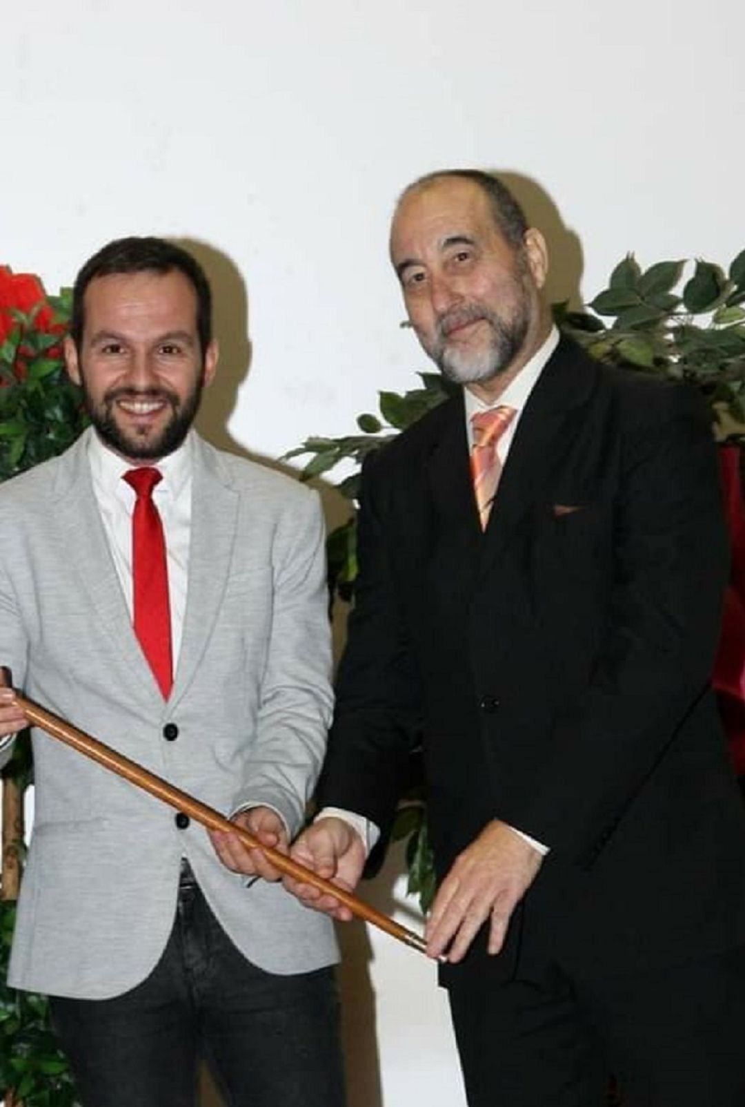 Alejandro Lamalfa en primer término junto al actual alcalde de Barruelo de Santullán (Palencia) Alejandro Lamalfa en primer término junto al actual alcalde de Barruelo de Santullán (Palencia)
