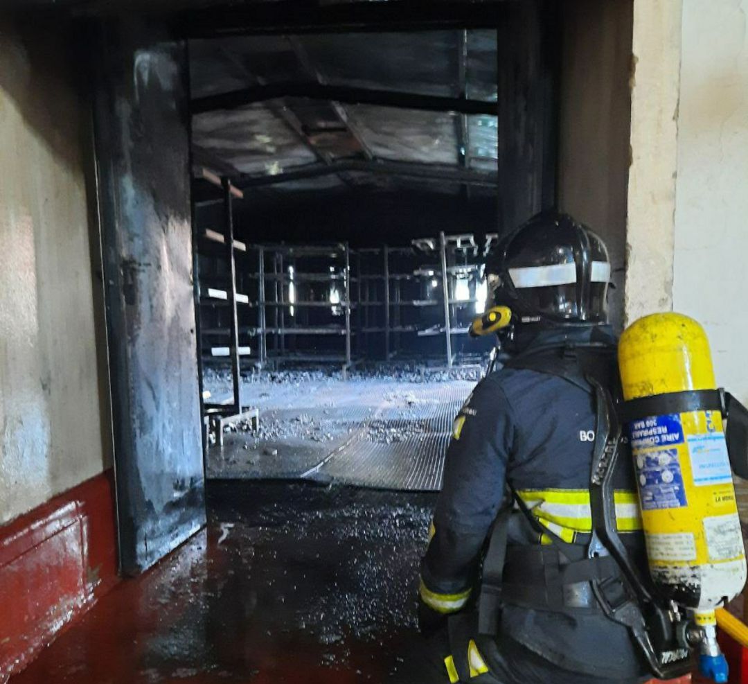 El fuego calcinó un secadero El fuego calcinó un secadero