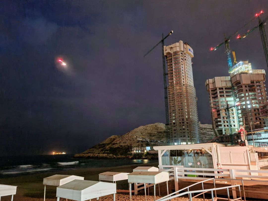 El helicóptero sobrevolando la zona esta madrugada. El helicóptero sobrevolando la zona esta madrugada.