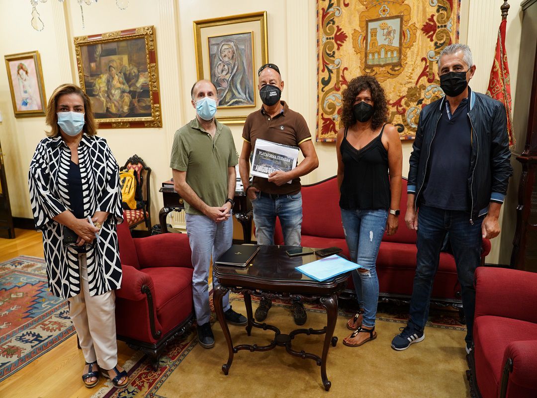 El concello de Ourense recibe a los representantes de Amigos das Termas El concello de Ourense recibe a los representantes de Amigos das Termas