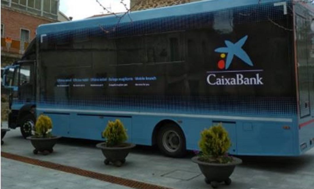 Imagen de una de las oficinas móviles de Caixabank en una imagen reciente Imagen de una de las oficinas móviles de Caixabank en una imagen reciente