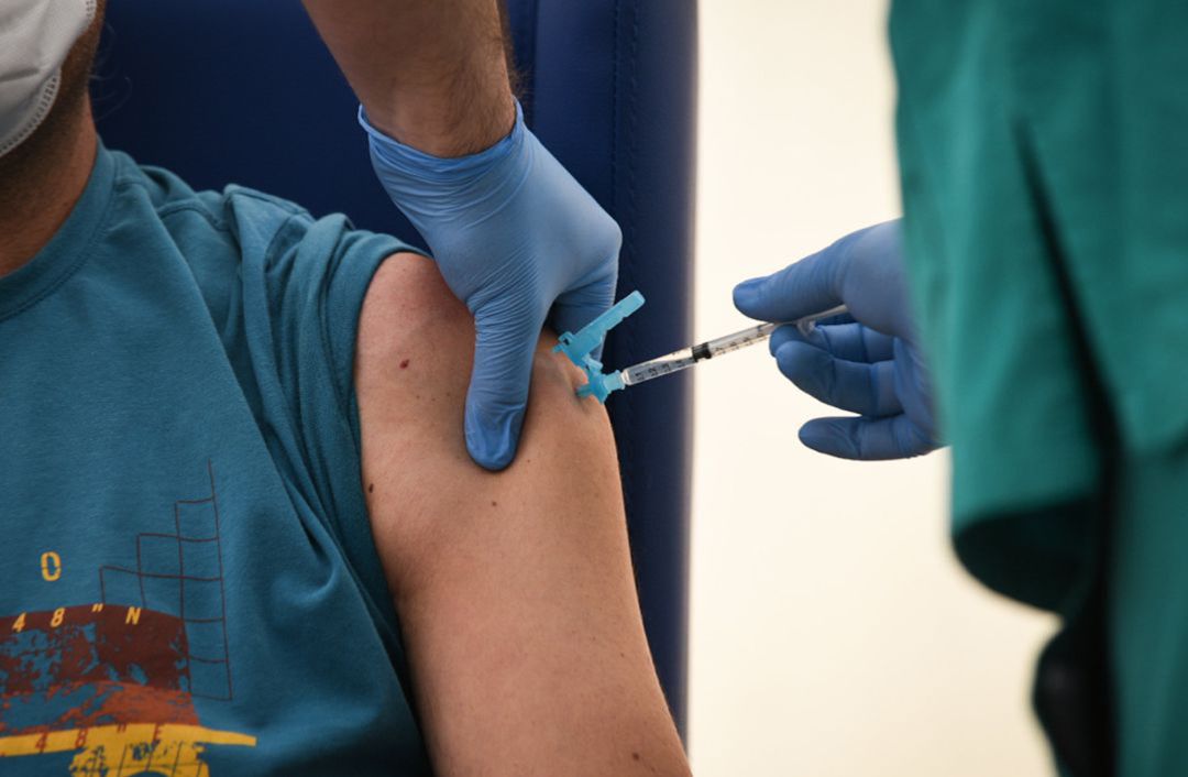 Salud inyectó este martes 9.000 vacunas en Granada Salud inyectó este martes 9.000 vacunas en Granada