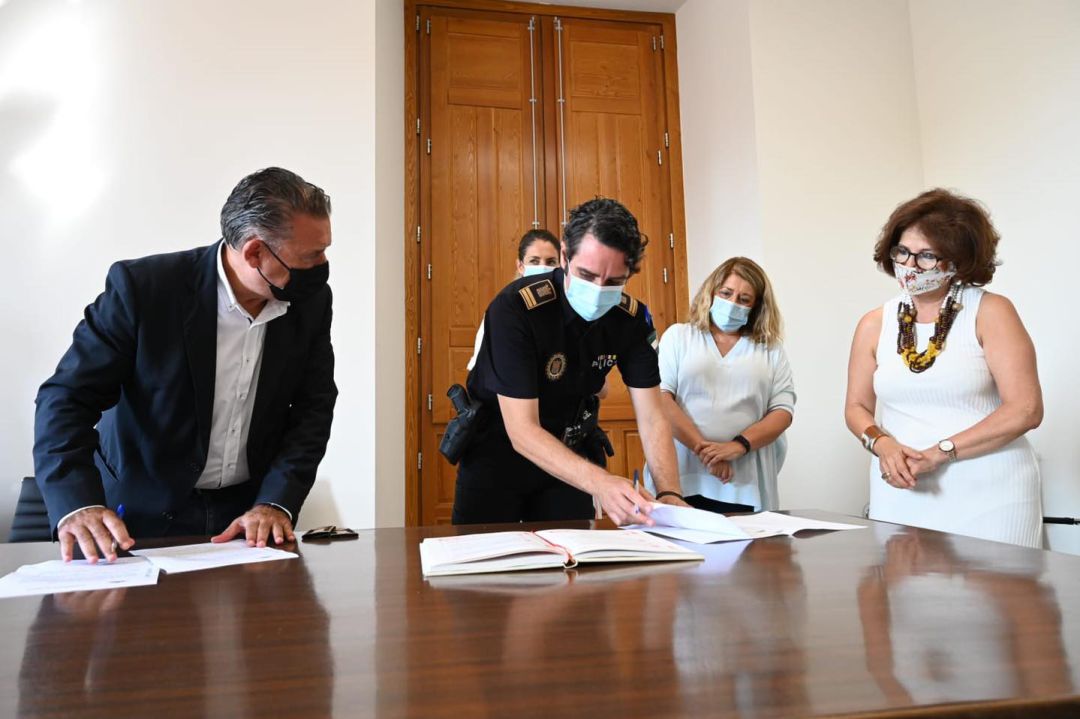 Toma de posesión de José Pereira como nuevo Intendente de la Policía Local de Linares. Toma de posesión de José Pereira como nuevo Intendente de la Policía Local de Linares.