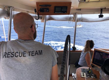 El equipo de rescate a bordo del barco El equipo de rescate a bordo del barco