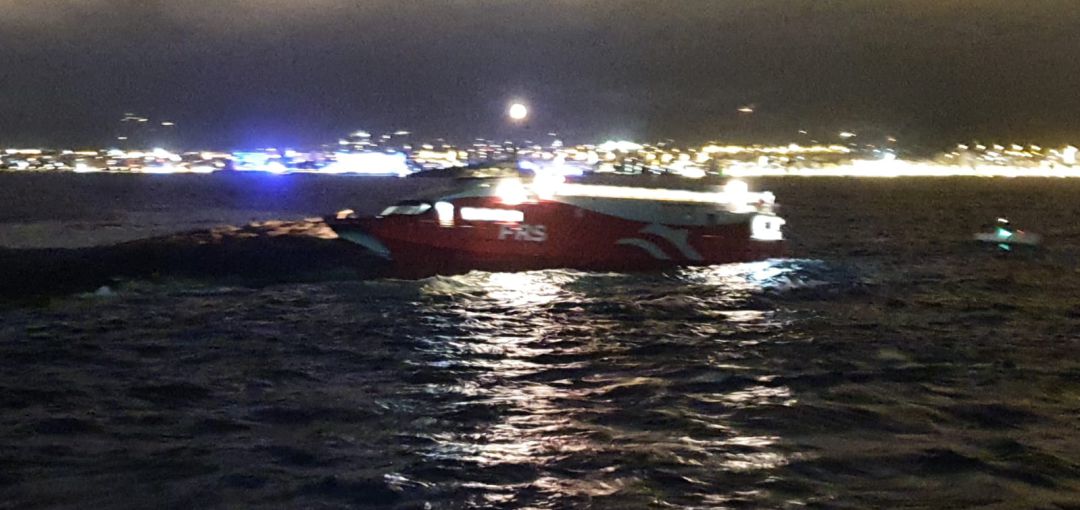 Un ferry choca contra els Malvins Un ferry choca contra els Malvins