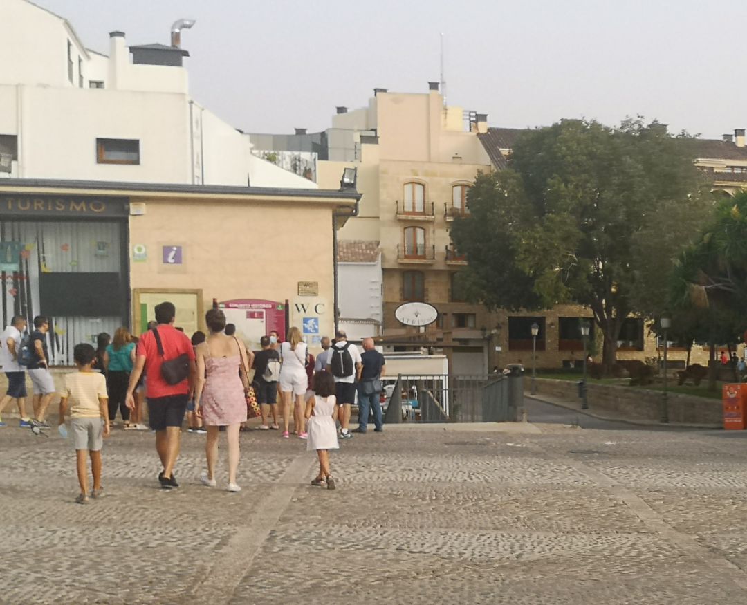 Uno de los puntos más visitados es la Oficina de Turismo de Ronda, ubicada junto a la plaza de toros Uno de los puntos más visitados es la Oficina de Turismo de Ronda, ubicada junto a la plaza de toros