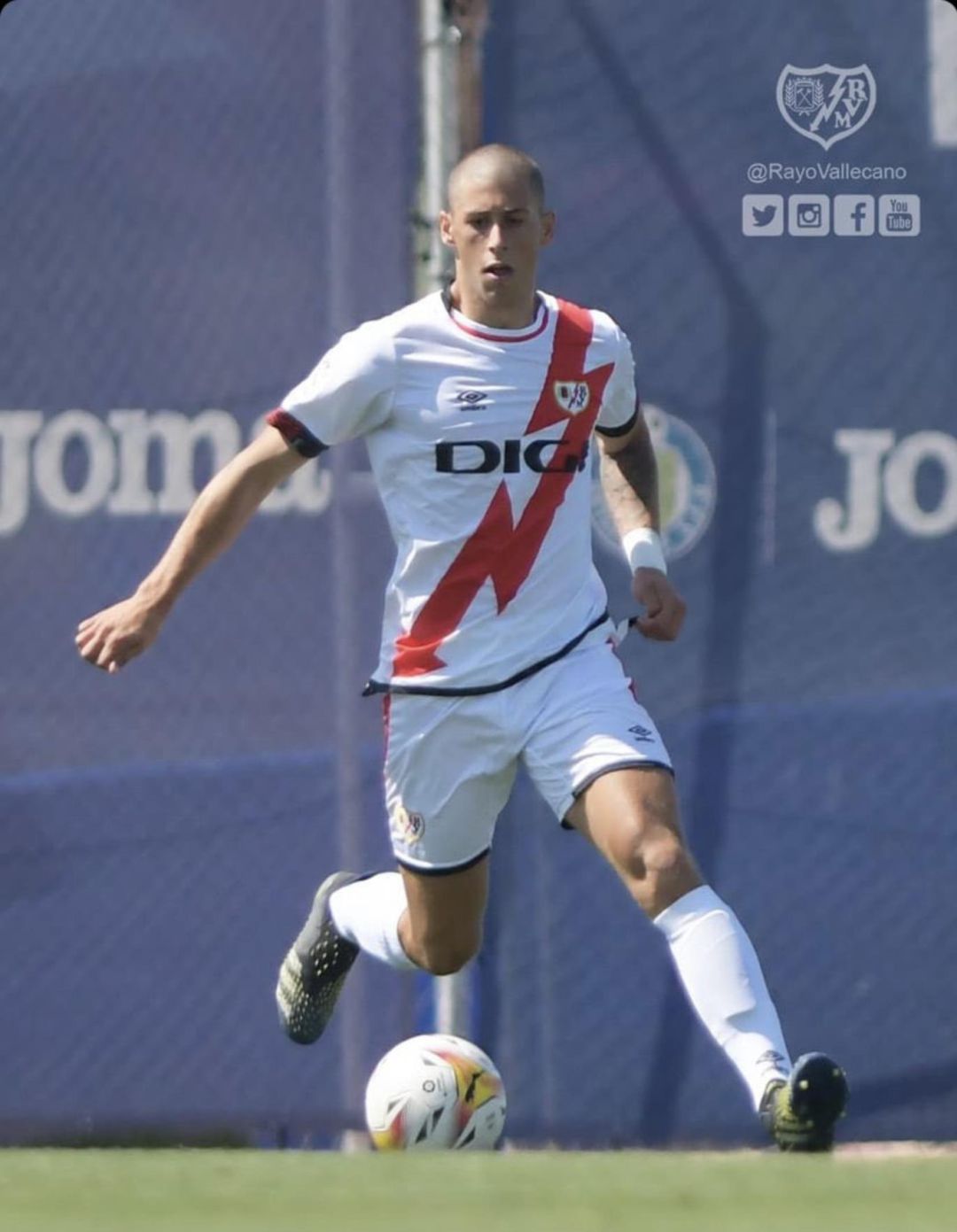 Moreno, durante un partido de la pretemporada con el Rayo Vallecano Moreno, durante un partido de la pretemporada con el Rayo Vallecano