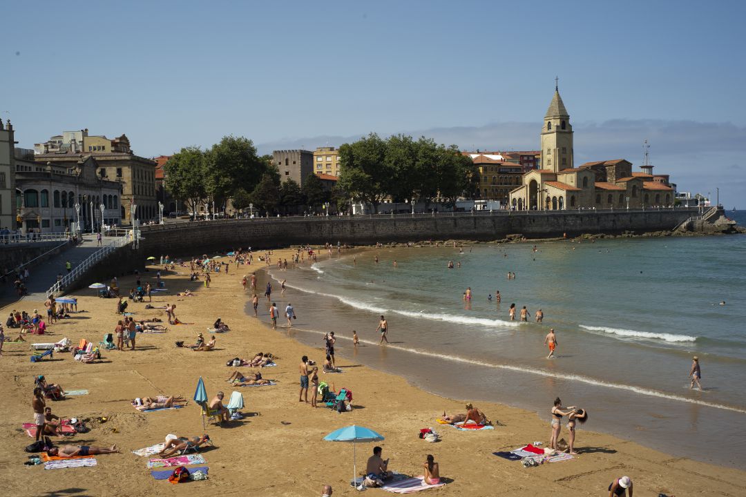 Playa de San Lorenzo en Gijón. Playa de San Lorenzo en Gijón.
