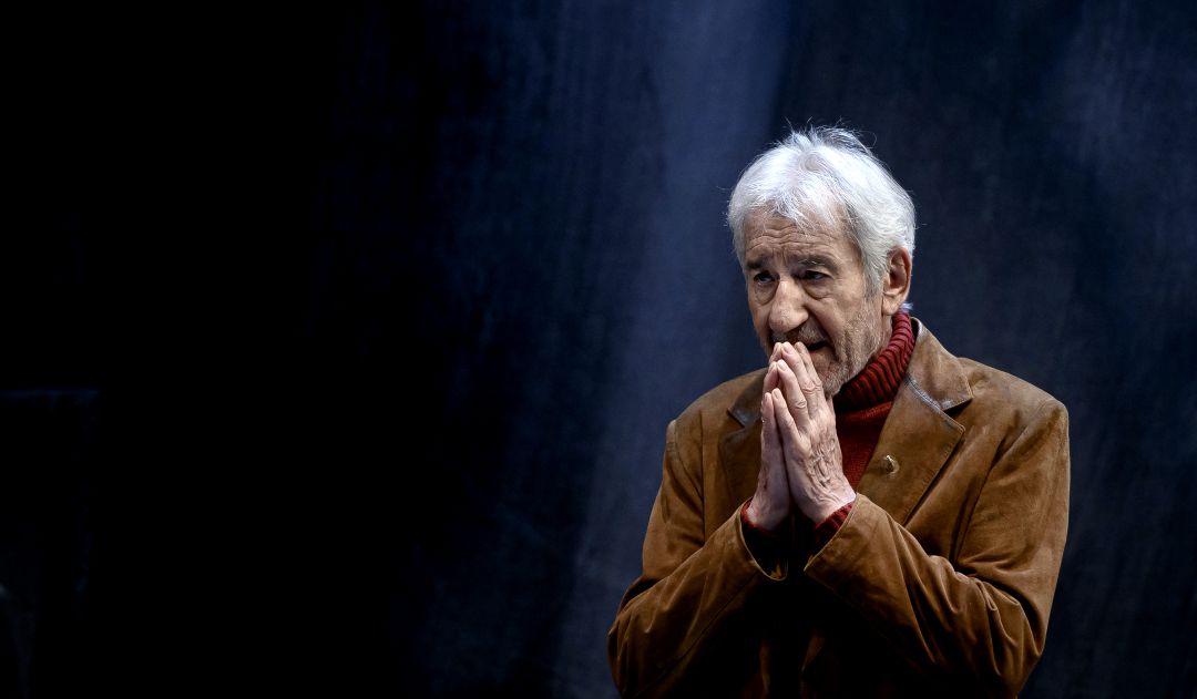 José Sacristán, durante la representación de 'Señora De Rojo Sobre Fondo Gris' en Madrid. José Sacristán, durante la representación de 'Señora De Rojo Sobre Fondo Gris' en Madrid.