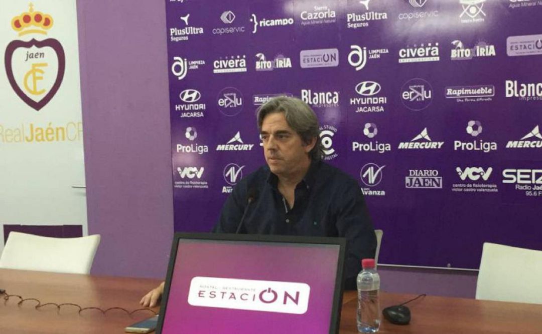 Andrés Rodríguez empieza a ser historia ya en el Real Jaén. Sus 63.386 acciones han servido para pagar una deuda contraída con Juan Manuel Reyes Andrés Rodríguez empieza a ser historia ya en el Real Jaén. Sus 63.386 acciones han servido para pagar una deuda contraída con Juan Manuel Reyes