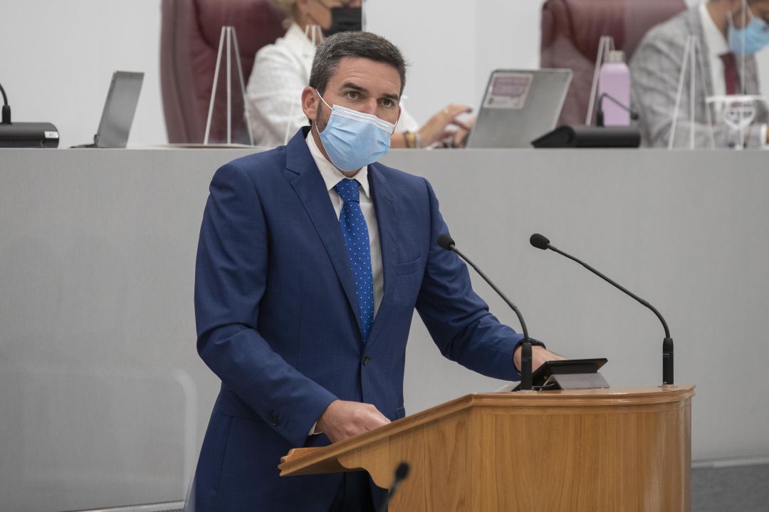 El consejero de Agricultura y Medio Ambiente, Antonio Luengo, interviene en el pleno extraordinario de la Asamblea Regional sobre la crisis del Mar Menor El consejero de Agricultura y Medio Ambiente, Antonio Luengo, interviene en el pleno extraordinario de la Asamblea Regional sobre la crisis del Mar Menor