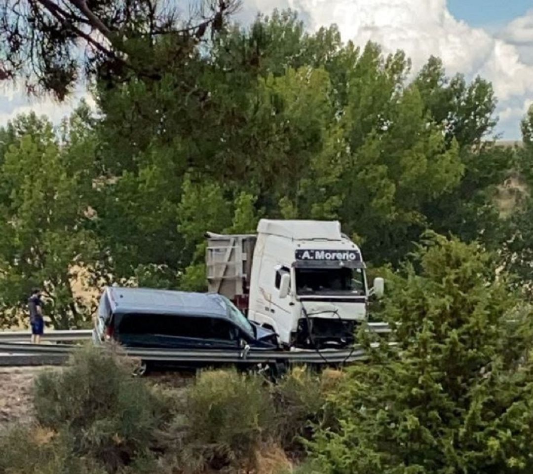 Accidente en la CL-605 con 2 personas fallecidas a la altura de Anaya Accidente en la CL-605 con 2 personas fallecidas a la altura de Anaya