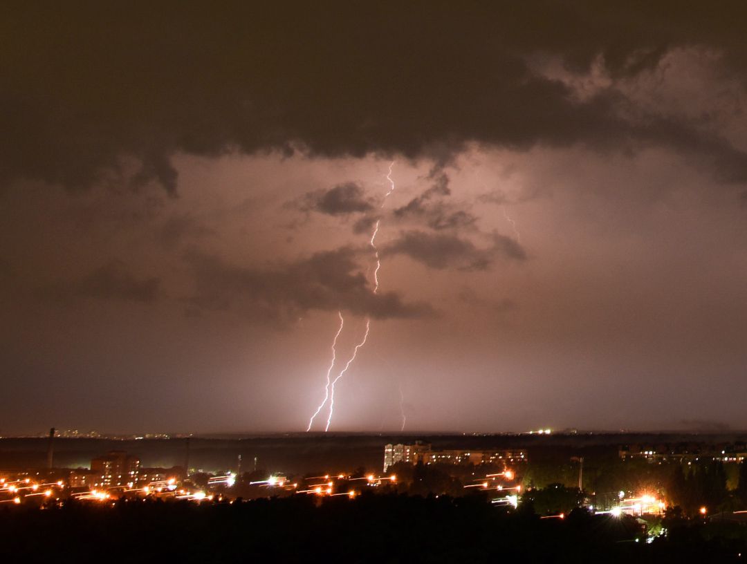 Cómo calcular la distancia a la que estás de una tormenta eléctrica. Cómo calcular la distancia a la que estás de una tormenta eléctrica.
