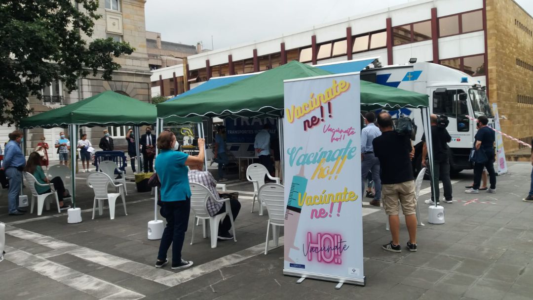 El vacu-movil estuvo situado en la Plaza del Carbayón, en Oviedo, durante toda la jornada El vacu-movil estuvo situado en la Plaza del Carbayón, en Oviedo, durante toda la jornada