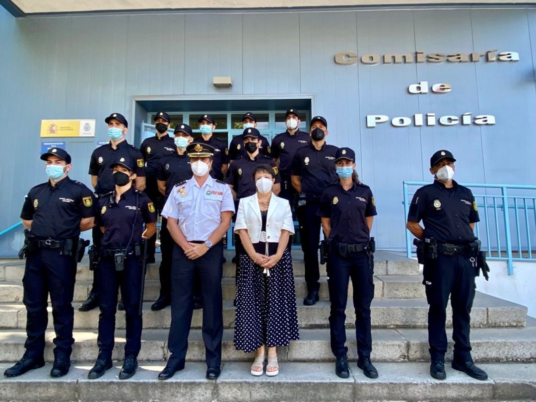 La subdelegada del gobierno y el comisario provincial de Córdoba reciben a los agentes en prácticas La subdelegada del gobierno y el comisario provincial de Córdoba reciben a los agentes en prácticas