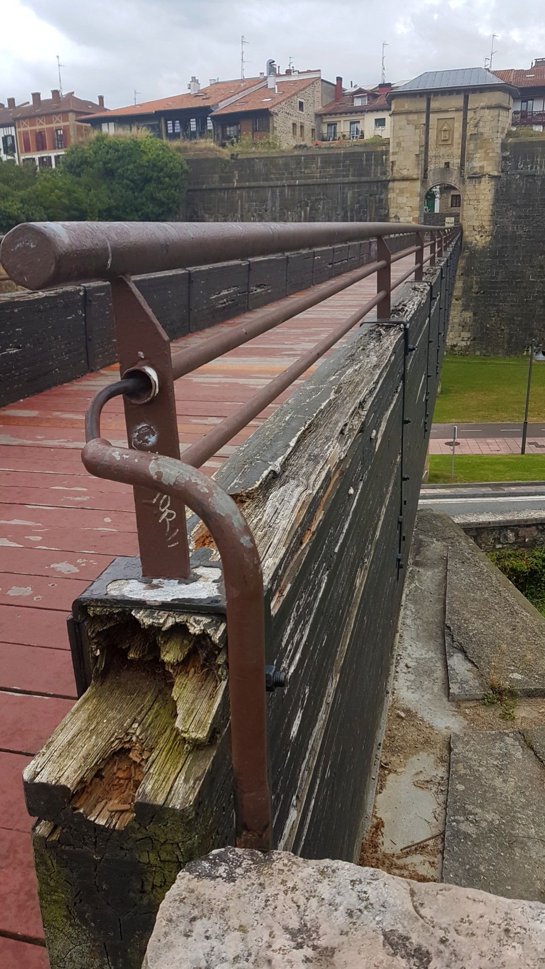 Situación en la que se encuentra el puente de San Nicolás de Hondarribia. Situación en la que se encuentra el puente de San Nicolás de Hondarribia.