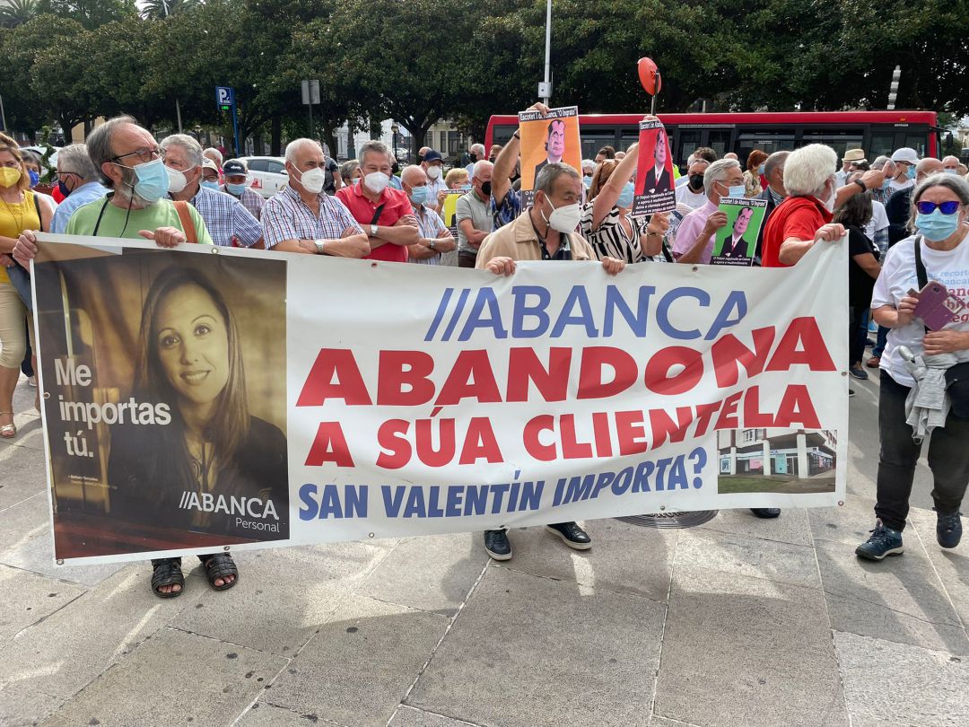 Manifestación da veciñanza de Zas e Vimianzo contra o peche de oficinas de Abanca Manifestación da veciñanza de Zas e Vimianzo contra o peche de oficinas de Abanca