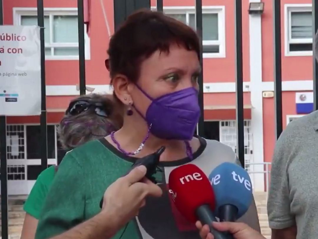 María Marín, portavoz de Podemos, en el IES Alfonso X de Murcia junto a representantes de STERM, CCOO y Docentes Unidos María Marín, portavoz de Podemos, en el IES Alfonso X de Murcia junto a representantes de STERM, CCOO y Docentes Unidos