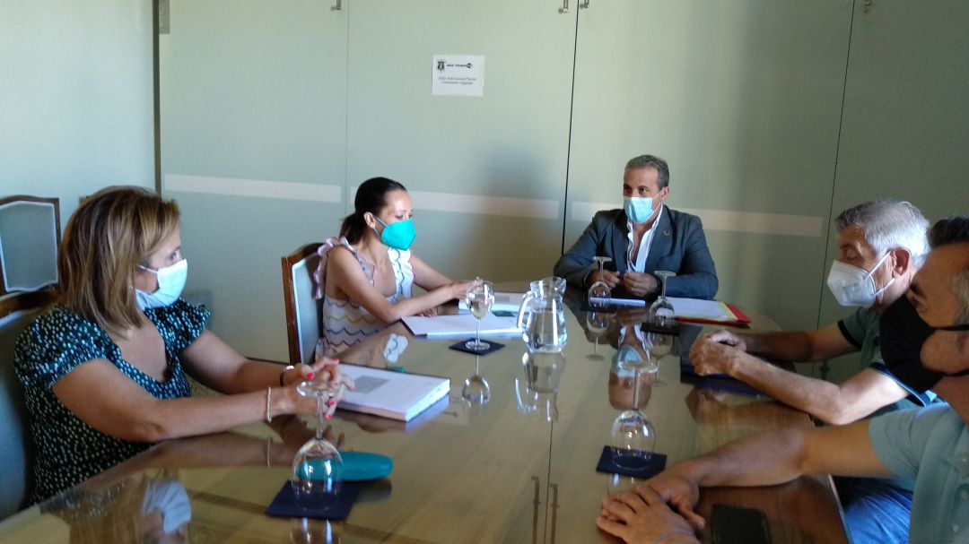 Maribel Lozano y Trinidad Rus se reunen con los alcaldes de la comarca en Cazorla Maribel Lozano y Trinidad Rus se reunen con los alcaldes de la comarca en Cazorla