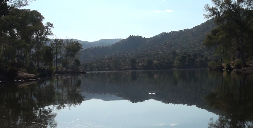 La playa del embalse del Encinarejo está siendo de las más visitadas este verano en la provincia de Jaén. La playa del embalse del Encinarejo está siendo de las más visitadas este verano en la provincia de Jaén.