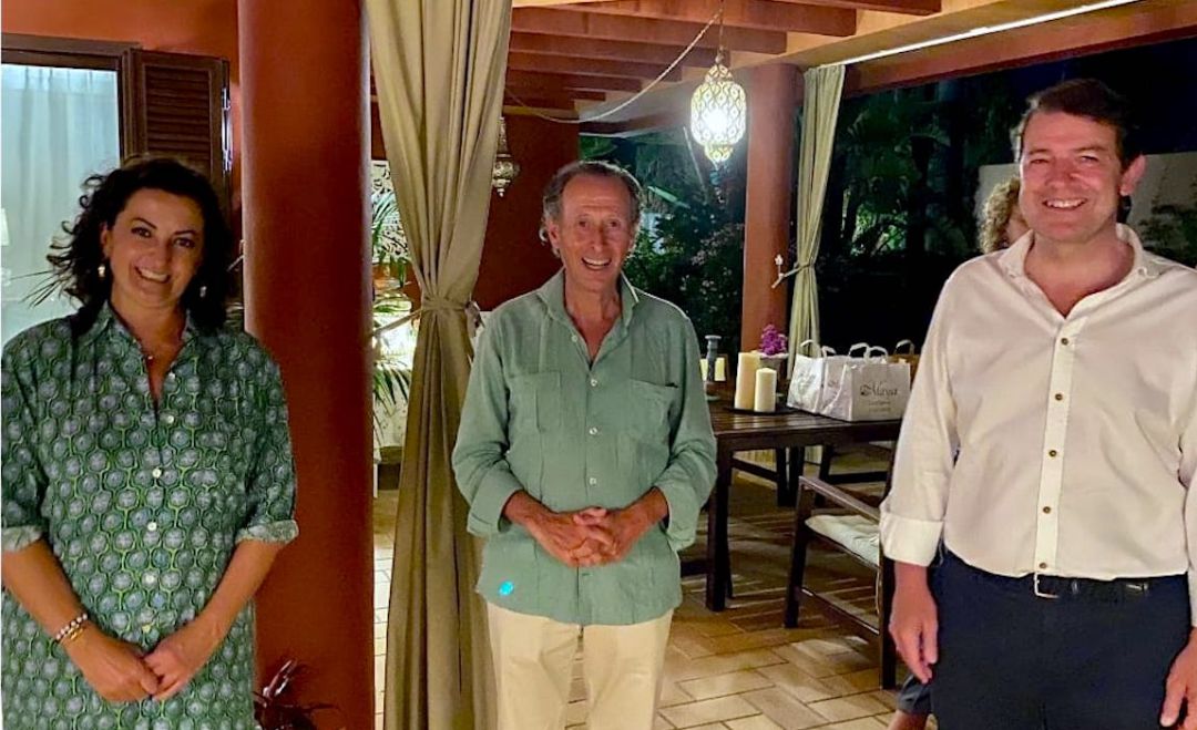 Josè María Román, en el centro, junto a Concha Andreu, presidenta de La Rioja y Alfonso Fernando Fernández Mañueco, presidente de la Junta de Castilla y León Josè María Román, en el centro, junto a Concha Andreu, presidenta de La Rioja y Alfonso Fernando Fernández Mañueco, presidente de la Junta de Castilla y León