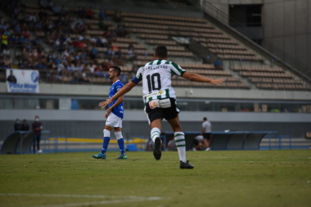 Miguel de las Cuevas celebra uno de sus goles Miguel de las Cuevas celebra uno de sus goles