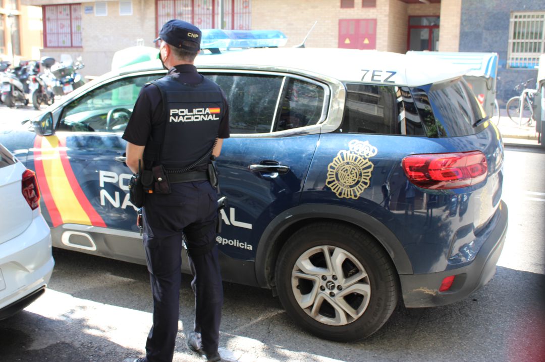 Agente de la Policía Nacional Agente de la Policía Nacional