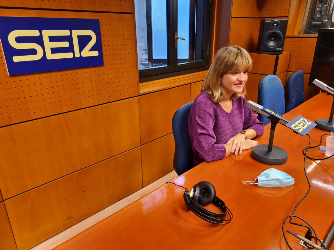 La ministra de Educación, Pilar Alegría, durante la emisión de La Rebotica, en Radio Zaragoza La ministra de Educación, Pilar Alegría, durante la emisión de La Rebotica, en Radio Zaragoza
