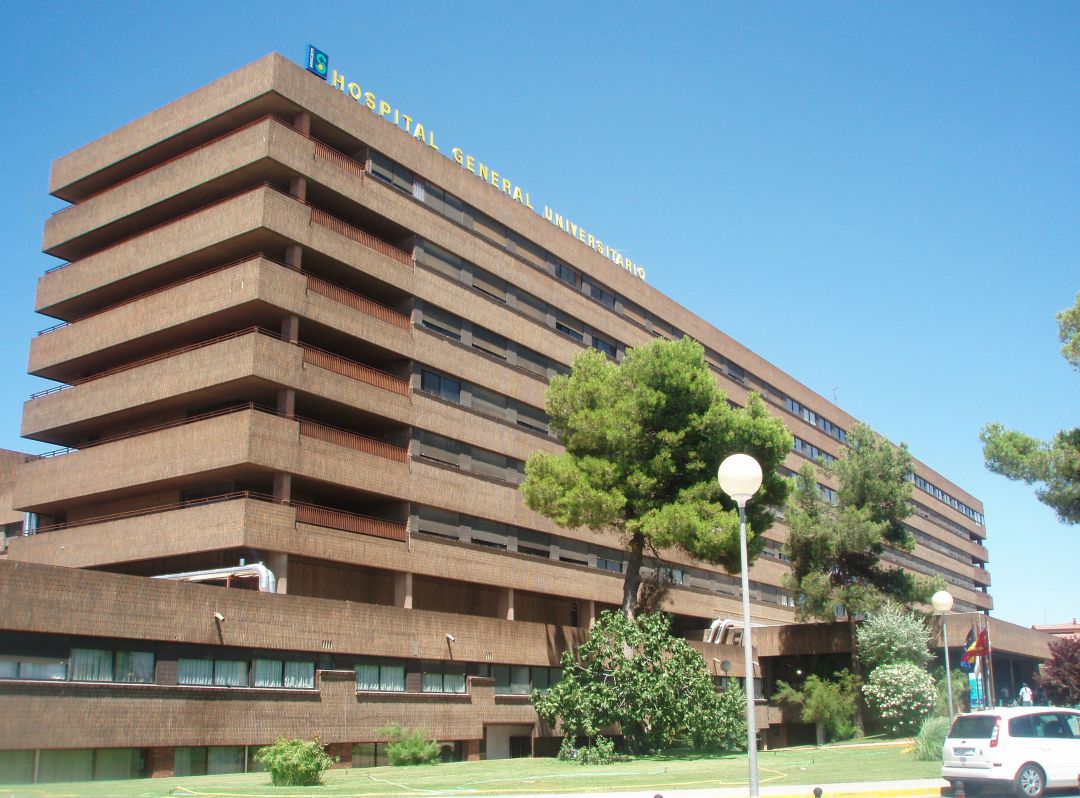 El herido se encuentra ingresado en planta en el hospital de Albacete El herido se encuentra ingresado en planta en el hospital de Albacete