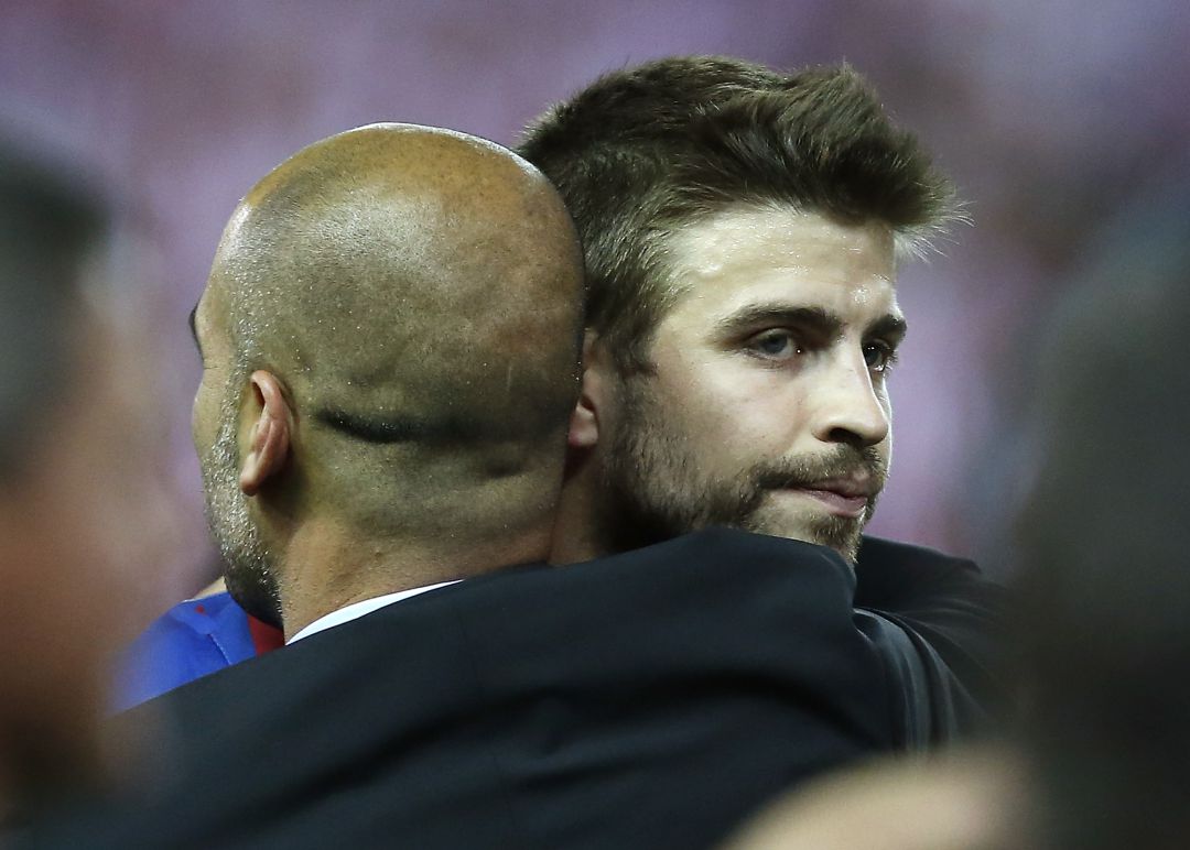 Piqué y Guardiola se abrazan tras ganar la Copa del Rey en 2012 Piqué y Guardiola se abrazan tras ganar la Copa del Rey en 2012