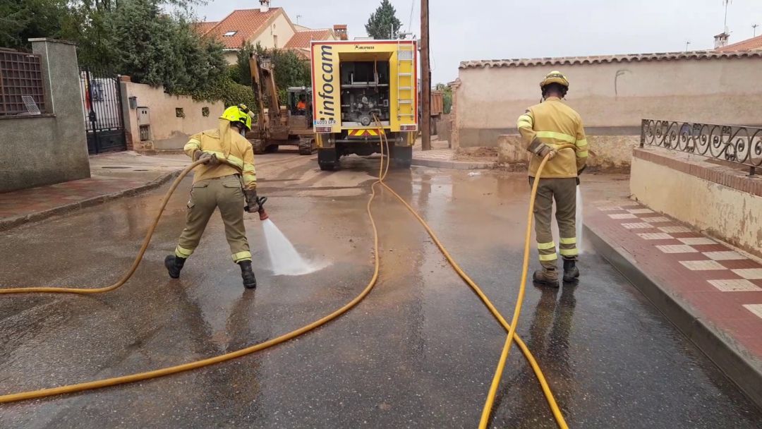 Trabajadores de Geacam trabajando tras las tormentas Trabajadores de Geacam trabajando tras las tormentas
