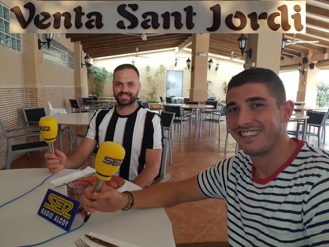 Tutti y Gonzalo en la terraza de la Venta Sant Jordi Tutti y Gonzalo en la terraza de la Venta Sant Jordi