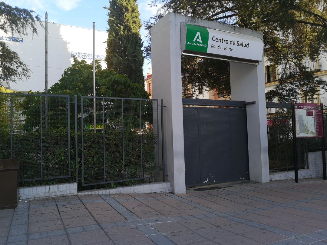 Puerta de acceso al Centro de Salud Ronda-Norte Puerta de acceso al Centro de Salud Ronda-Norte