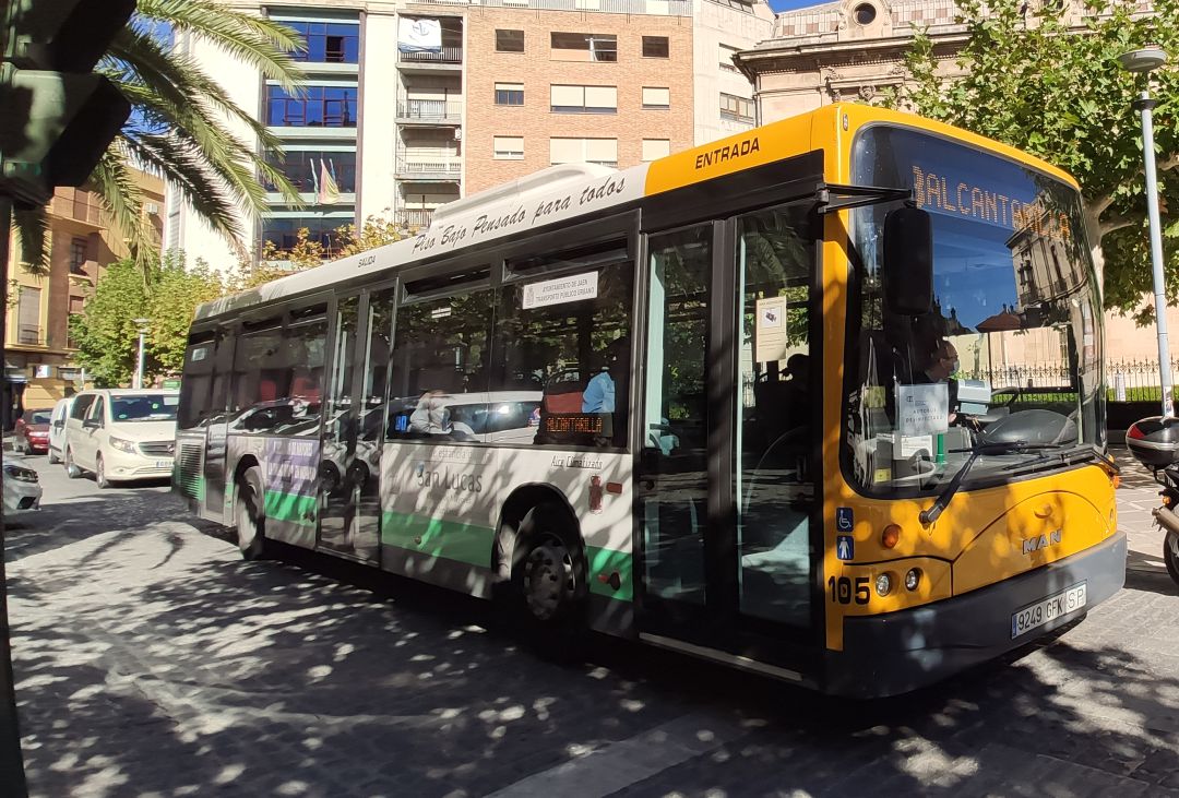 Autobuses Castillo dejará de prestar servicio en los autobuses urbanos de la ciudad de Jaén tras 60 años sin contrato Autobuses Castillo dejará de prestar servicio en los autobuses urbanos de la ciudad de Jaén tras 60 años sin contrato