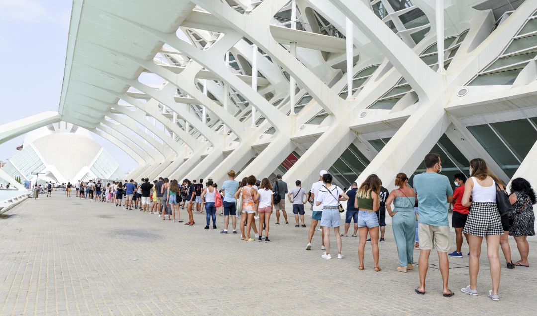 Vacunación en la Ciutat de les Arts i les Ciències de València Vacunación en la Ciutat de les Arts i les Ciències de València