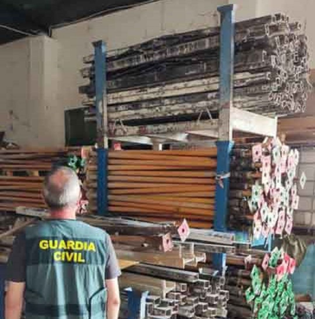 Material recuperado por la Guardia Civil y devuelto a una empresa de construcción de Lopera. Material recuperado por la Guardia Civil y devuelto a una empresa de construcción de Lopera.