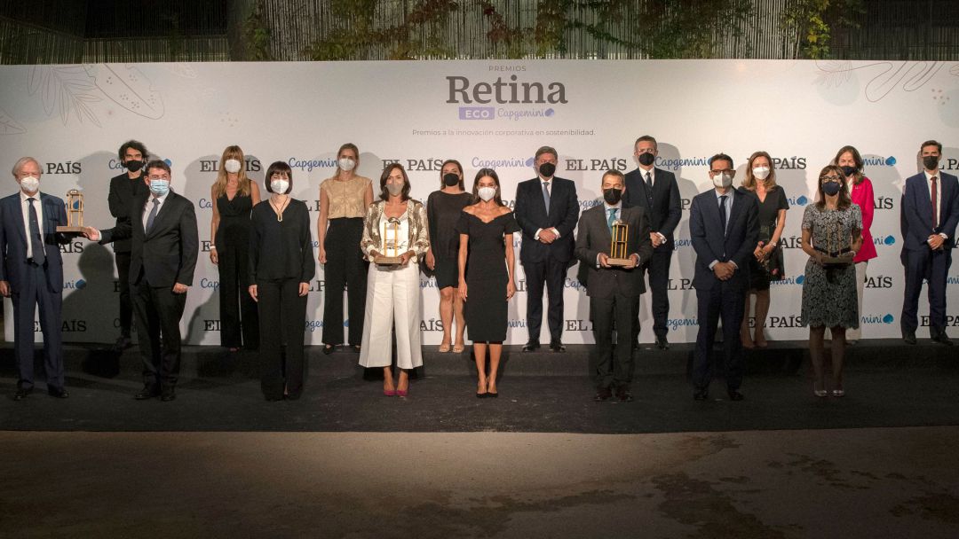 Desde la izquierda, en primera fila, Alfonso Bernabé (Reciclalia); Yann Remirez (Técnicas Reunidas); Diana Morant, ministra de Ciencia e Innovación; Julieta Maresca (Repsol); la reina Letizia; Albert Cuatrecasas (Cellnex); Joseph Oughourlian, presidente de PRISA; Silvia Lazcano (Airbus). En segunda fila, Jaime García Cantero, director de Retina; Begoña Gómez (Universidad Complutense); Sara Aagesen, secretaria de Estado de Energía; Pepa Bueno, directora de EL PAÍS; Luis Abad (Capgemini); Dimitris Bountolos (Ferrovial); Cristina Rivero (CEOE); Lara de Mesa (Santander); y Laurent Perea (Capgemini Invent). Desde la izquierda, en primera fila, Alfonso Bernabé (Reciclalia); Yann Remirez (Técnicas Reunidas); Diana Morant, ministra de Ciencia e Innovación; Julieta Maresca (Repsol); la reina Letizia; Albert Cuatrecasas (Cellnex); Joseph Oughourlian, presidente de PRISA; Silvia Lazcano (Airbus). En segunda fila, Jaime García Cantero, director de Retina; Begoña Gómez (Universidad Complutense); Sara Aagesen, secretaria de Estado de Energía; Pepa Bueno, directora de EL PAÍS; Luis Abad (Capgemini); Dimitris Bountolos (Ferrovial); Cristina Rivero (CEOE); Lara de Mesa (Santander); y Laurent Perea (Capgemini Invent).