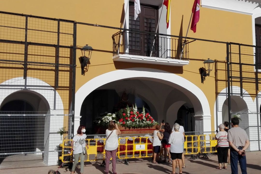 Albaceteños acuden para ver a la patrona Albaceteños acuden para ver a la patrona